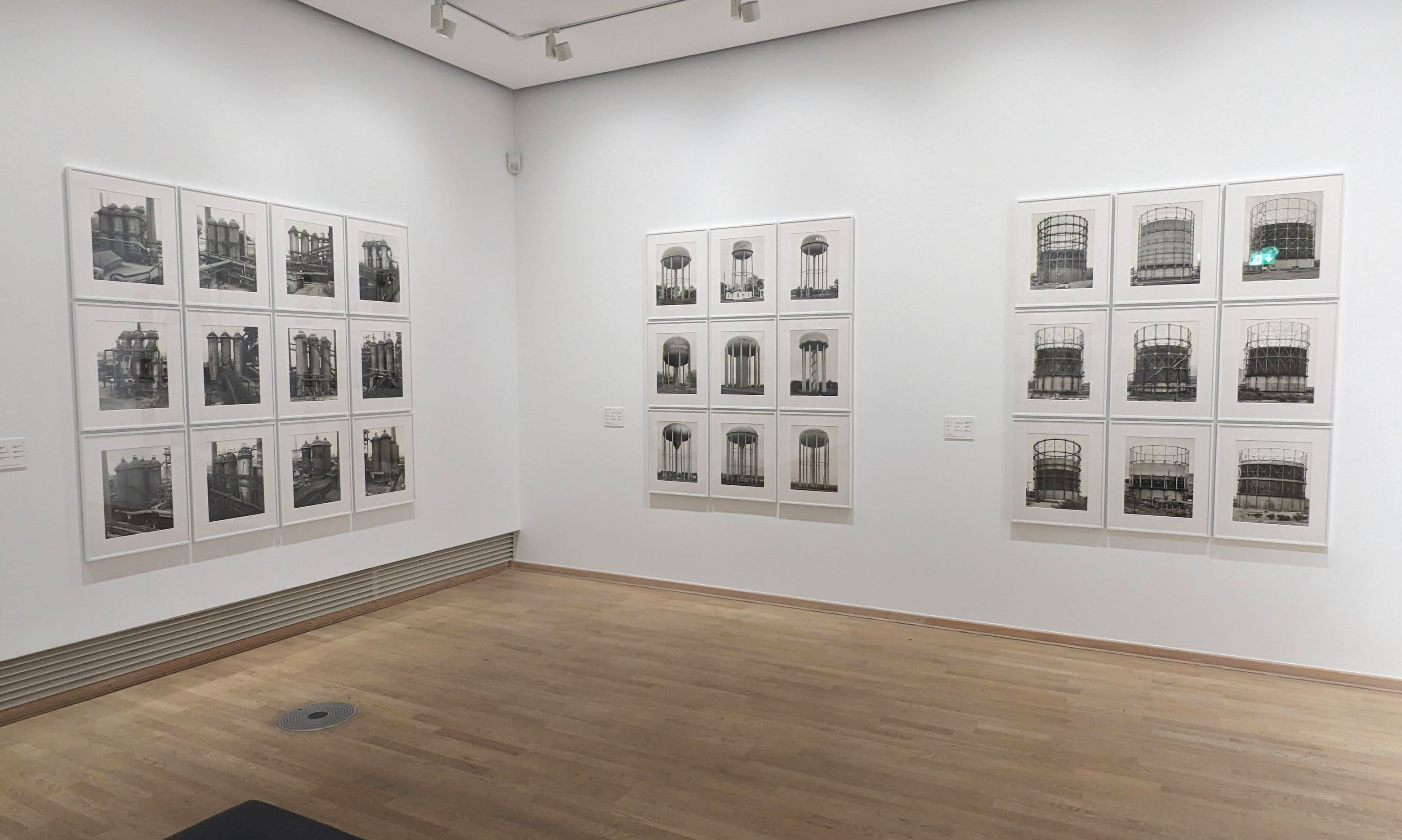 Les « sculptures anonymes » de Bernd & Hilla Becher : lorsque la photographie industrielle devient poésie