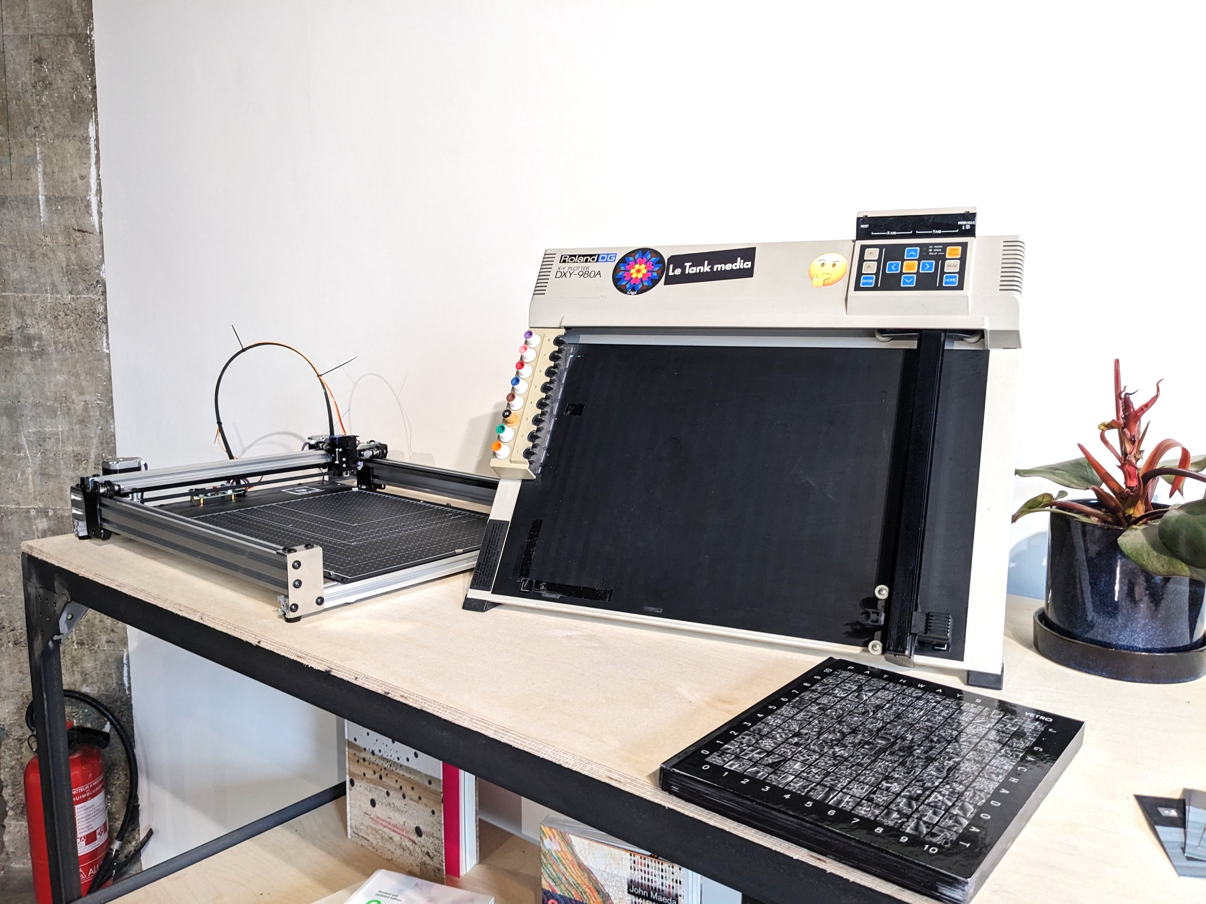 Galerie Overflow à Liège : quand le code sort de l’écran et la machine s’empare du stylo